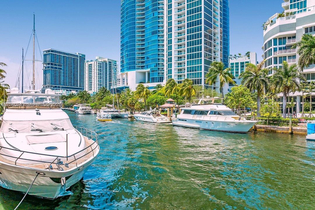 For Sale: $1,100,000 (2 beds, 2 baths, 1869 Square Feet)