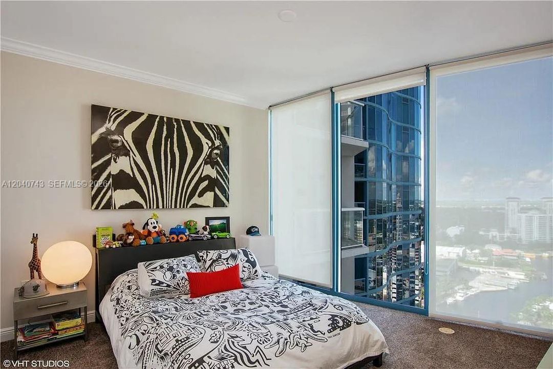 For Sale: $1,100,000 (2 beds, 2 baths, 1869 Square Feet)