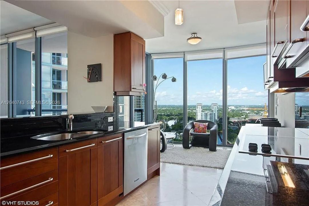 For Sale: $1,100,000 (2 beds, 2 baths, 1869 Square Feet)