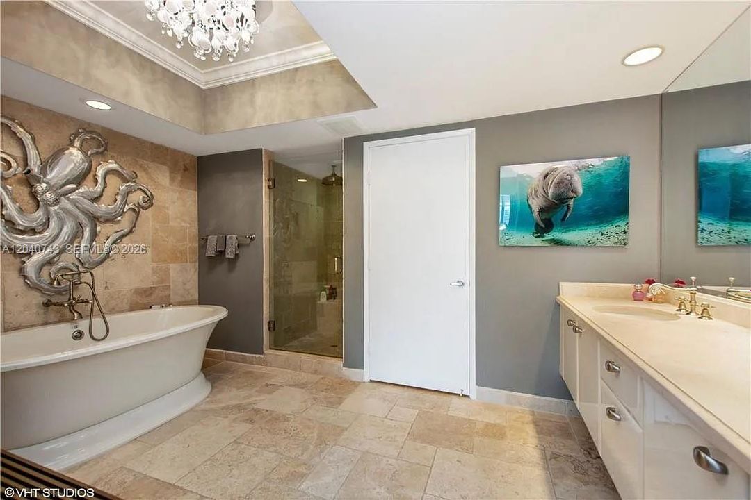 For Sale: $1,100,000 (2 beds, 2 baths, 1869 Square Feet)