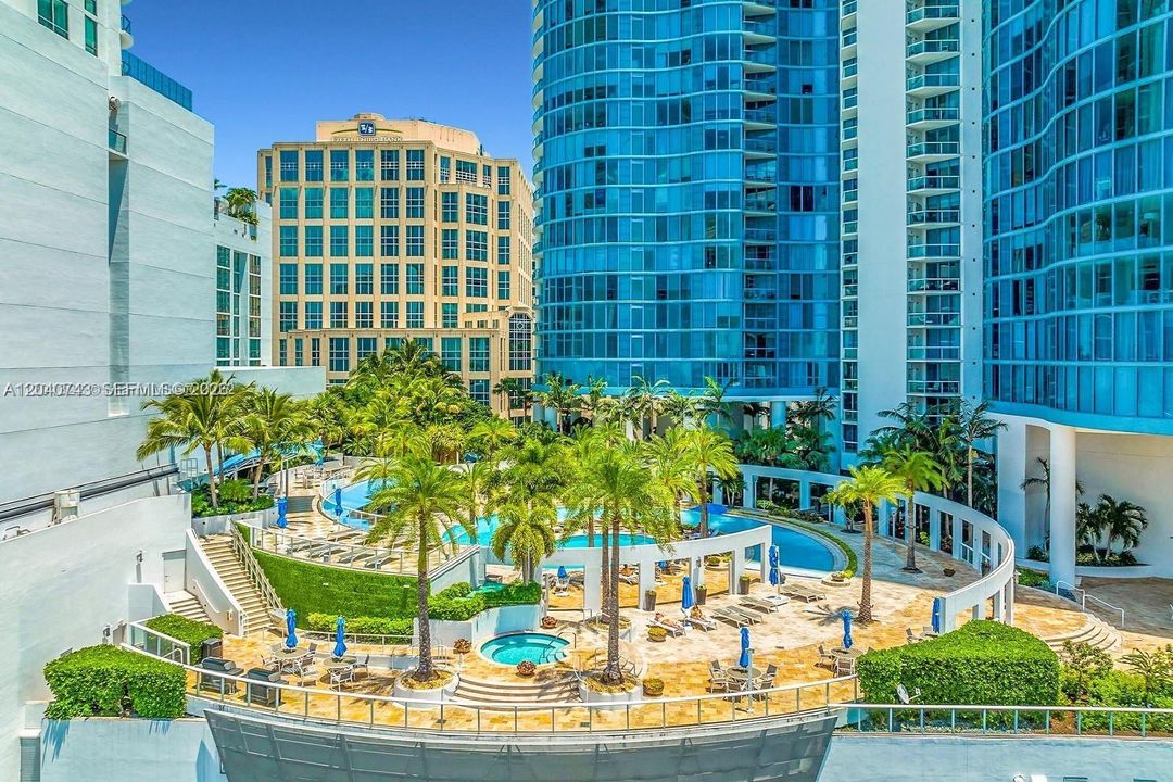 For Sale: $1,100,000 (2 beds, 2 baths, 1869 Square Feet)