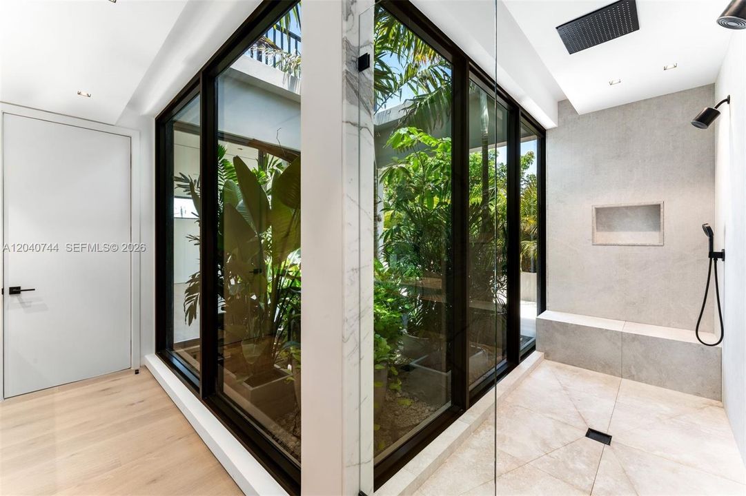 En Venta: $8,250,000 (6 camas, 8 baños, 3842 Pies cuadrados)