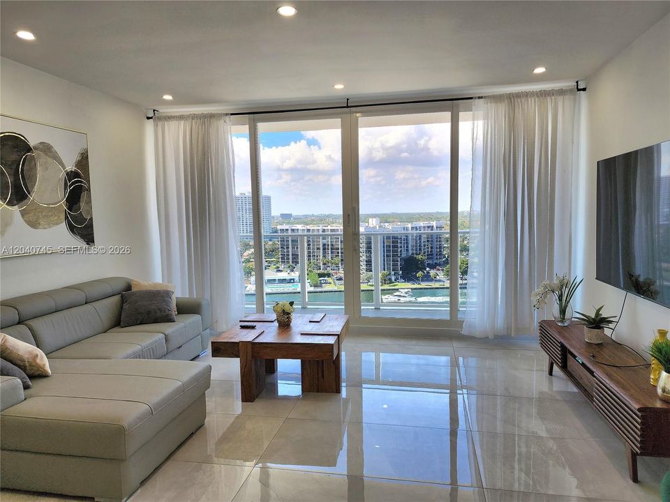 For Sale: $499,000 (2 beds, 2 baths, 1110 Square Feet)