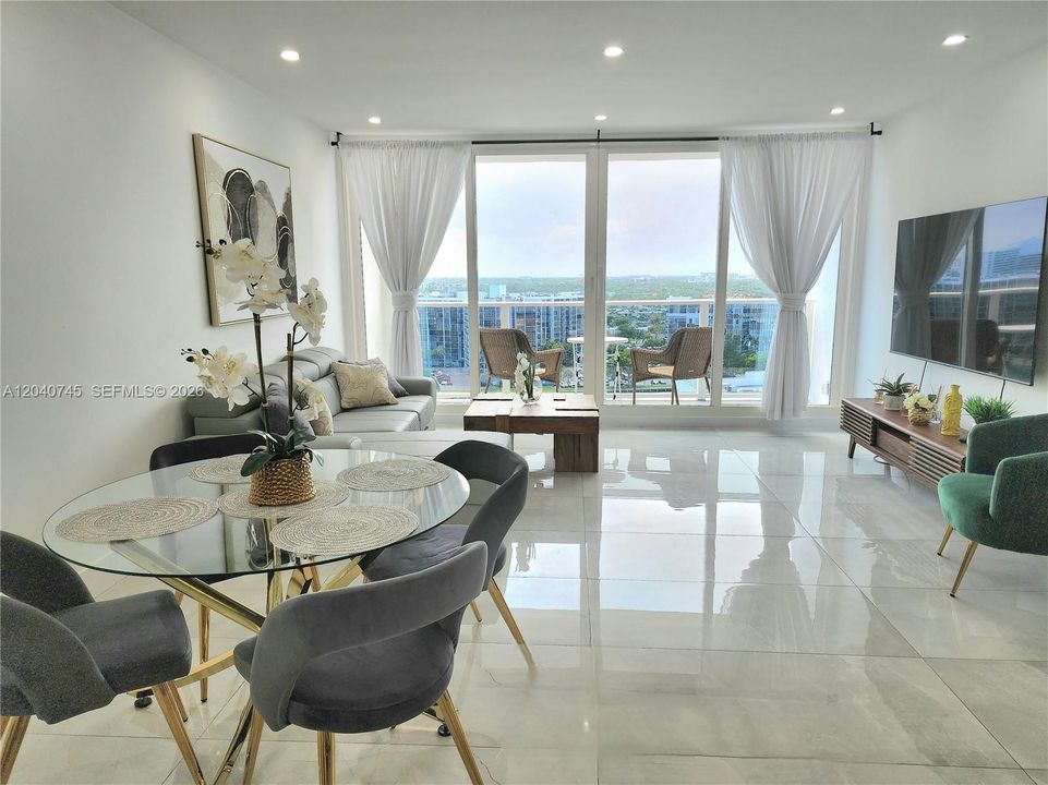 For Sale: $499,000 (2 beds, 2 baths, 1110 Square Feet)