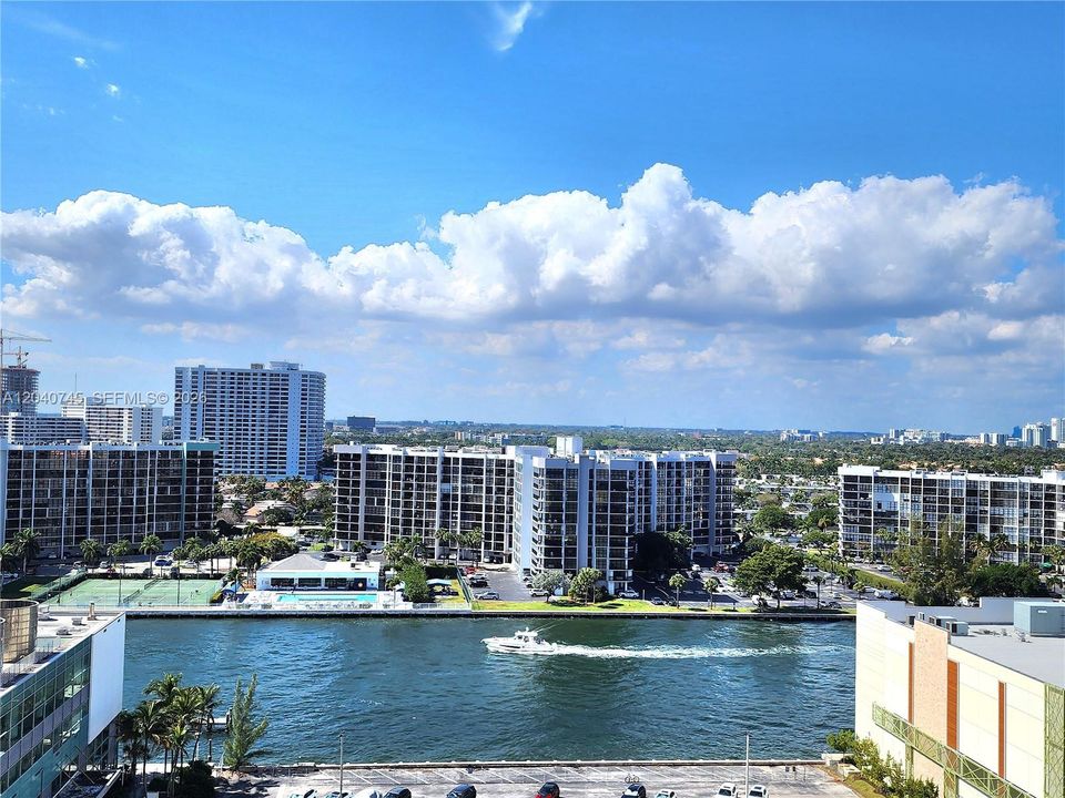 For Sale: $499,000 (2 beds, 2 baths, 1110 Square Feet)
