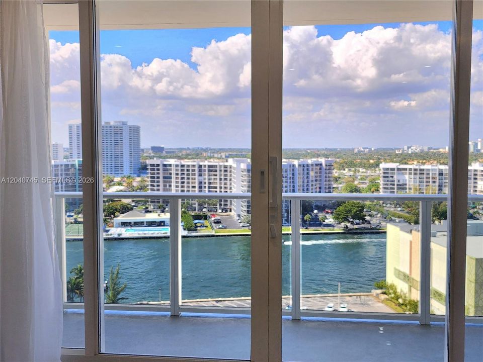 For Sale: $499,000 (2 beds, 2 baths, 1110 Square Feet)