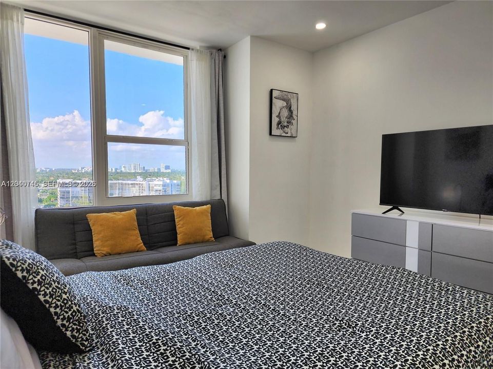 For Sale: $499,000 (2 beds, 2 baths, 1110 Square Feet)