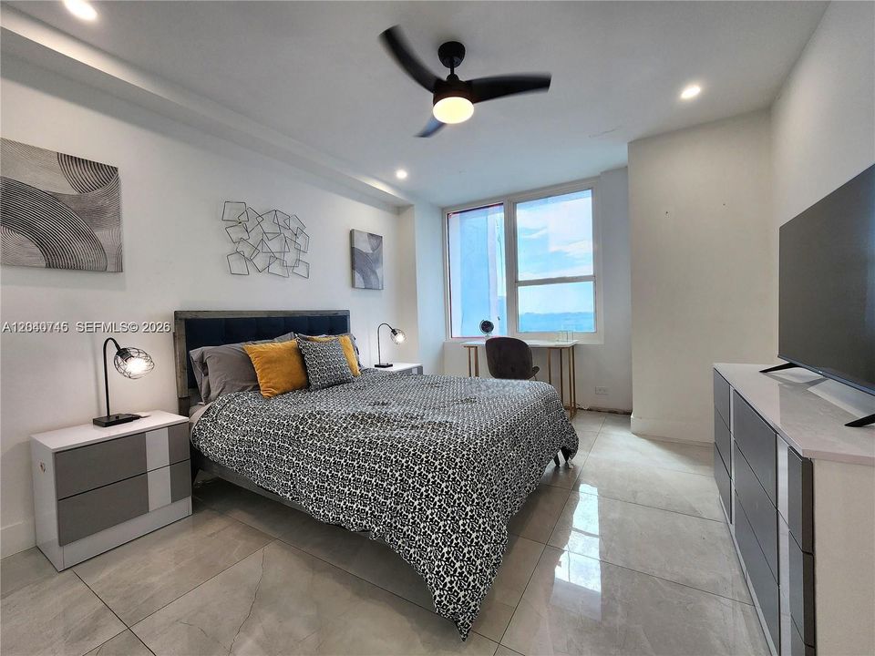 For Sale: $499,000 (2 beds, 2 baths, 1110 Square Feet)