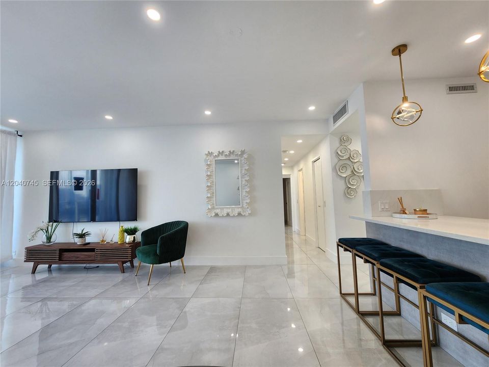 For Sale: $499,000 (2 beds, 2 baths, 1110 Square Feet)