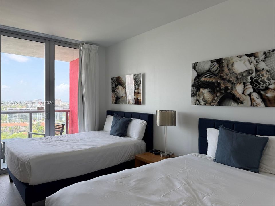 For Sale: $465,000 (2 beds, 2 baths, 1028 Square Feet)