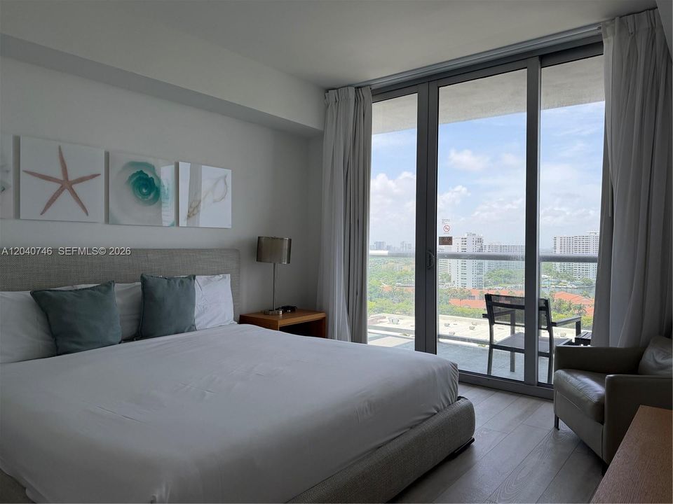 For Sale: $465,000 (2 beds, 2 baths, 1028 Square Feet)