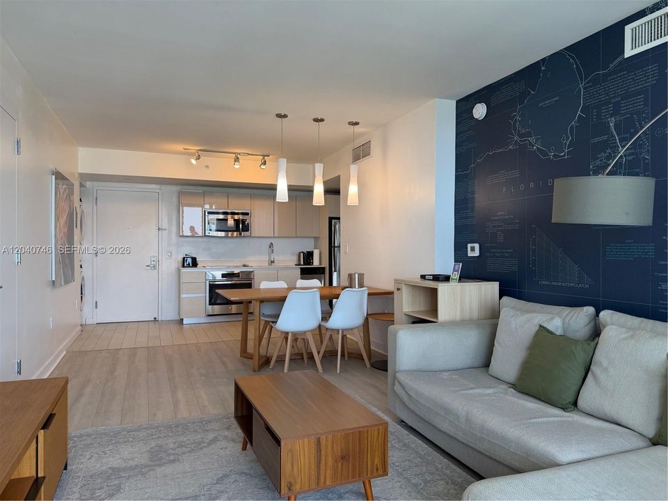 For Sale: $465,000 (2 beds, 2 baths, 1028 Square Feet)
