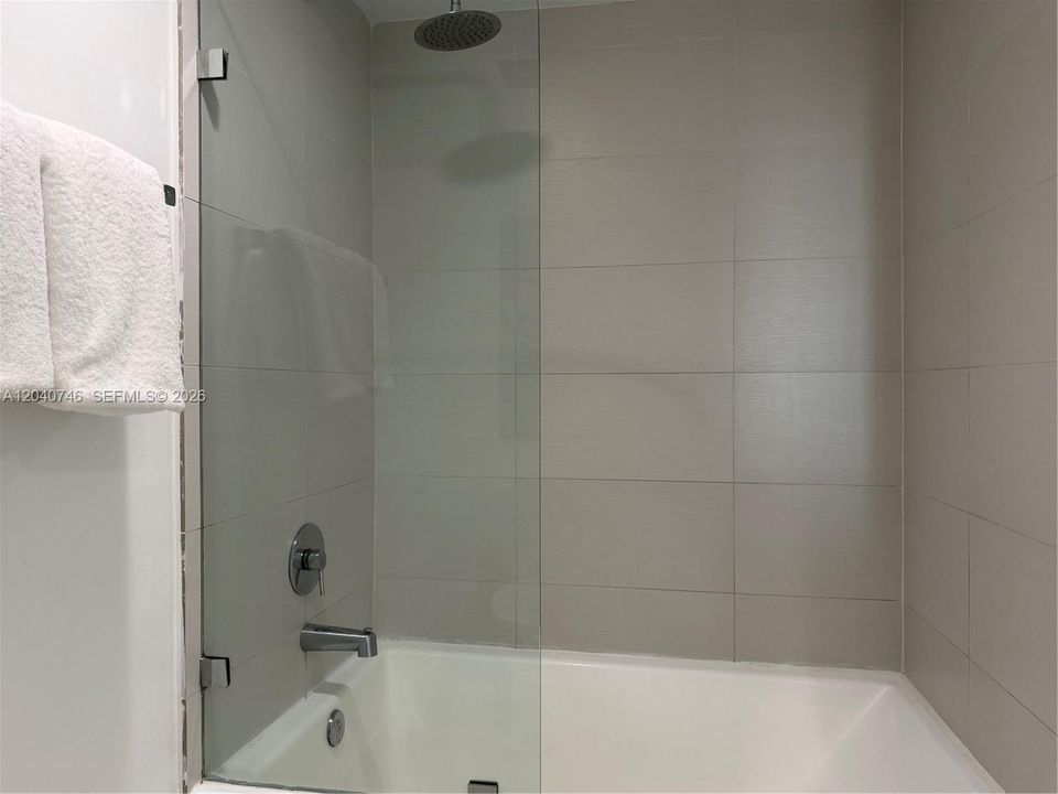 For Sale: $465,000 (2 beds, 2 baths, 1028 Square Feet)