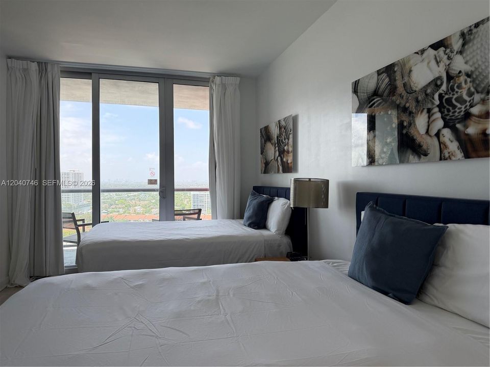For Sale: $465,000 (2 beds, 2 baths, 1028 Square Feet)