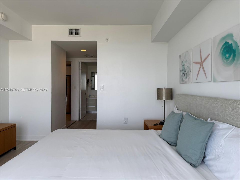 For Sale: $465,000 (2 beds, 2 baths, 1028 Square Feet)