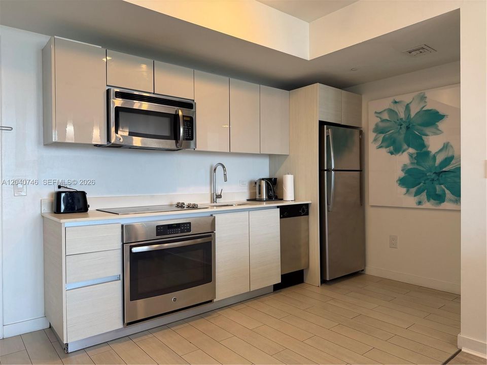For Sale: $465,000 (2 beds, 2 baths, 1028 Square Feet)