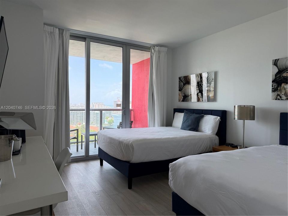 For Sale: $465,000 (2 beds, 2 baths, 1028 Square Feet)