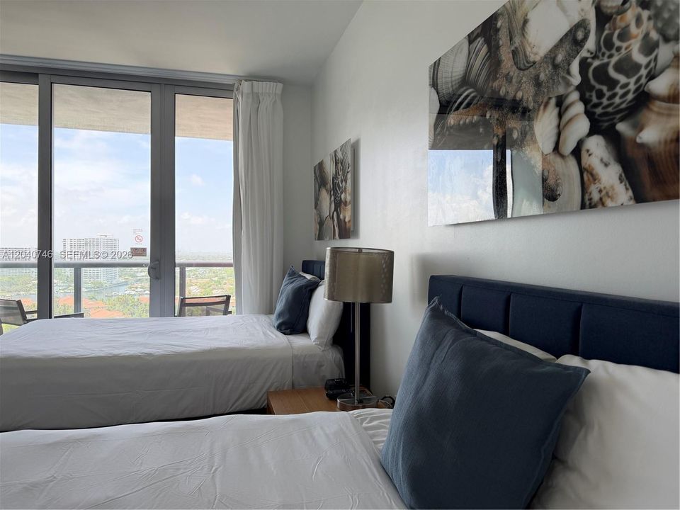 For Sale: $465,000 (2 beds, 2 baths, 1028 Square Feet)