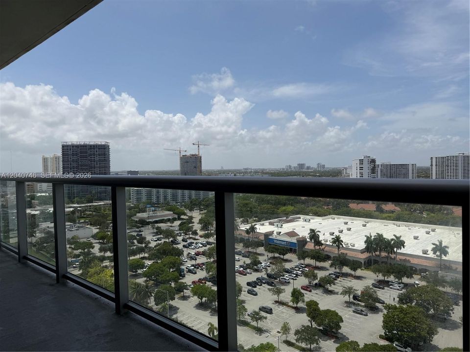 For Sale: $465,000 (2 beds, 2 baths, 1028 Square Feet)