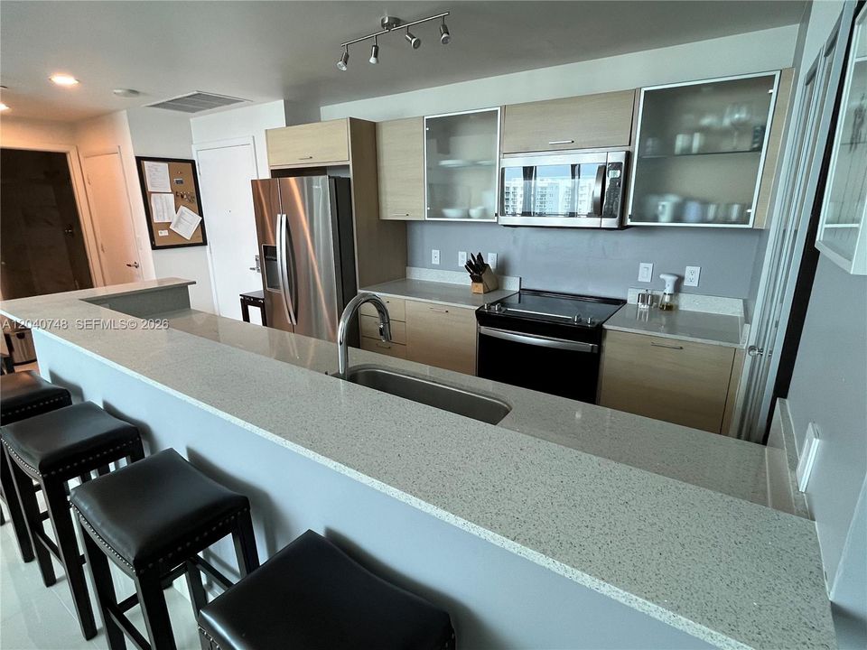 For Sale: $499,900 (2 beds, 2 baths, 1020 Square Feet)