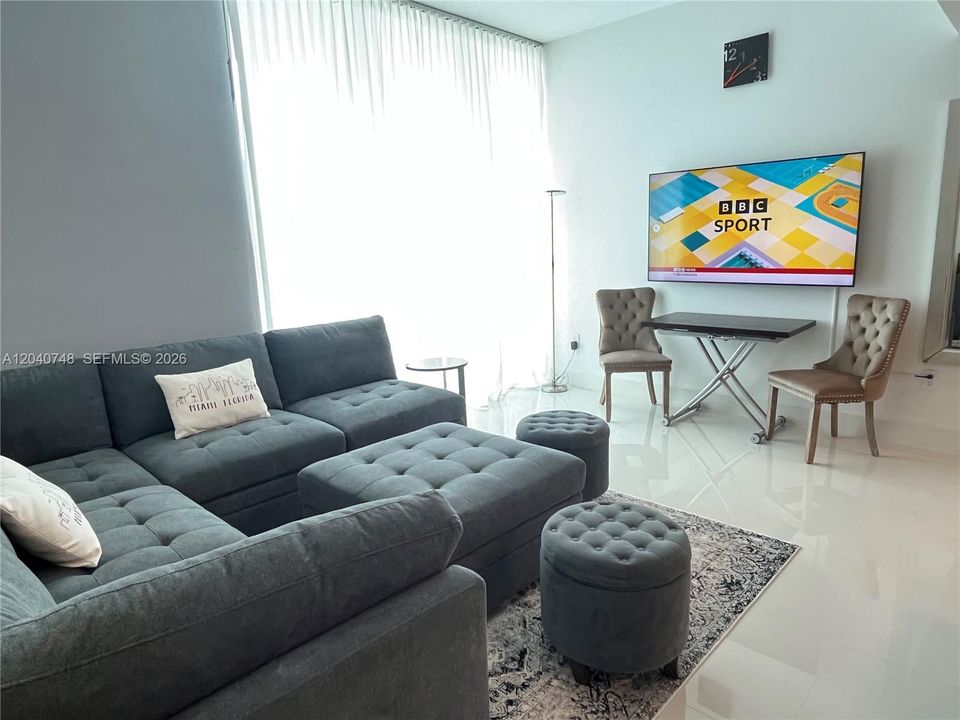For Sale: $499,900 (2 beds, 2 baths, 1020 Square Feet)