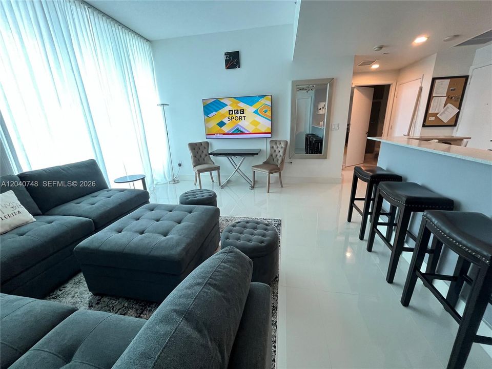 For Sale: $499,900 (2 beds, 2 baths, 1020 Square Feet)
