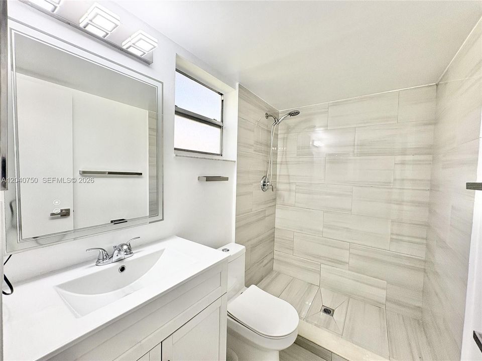 For Rent: $2,000 (2 beds, 2 baths, 830 Square Feet)