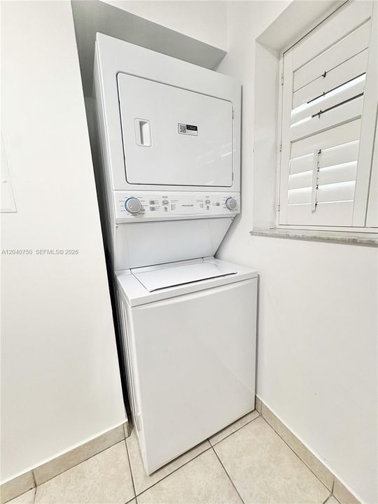 For Rent: $2,000 (2 beds, 2 baths, 830 Square Feet)