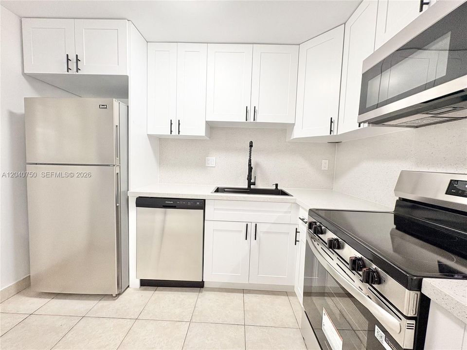 For Rent: $2,000 (2 beds, 2 baths, 830 Square Feet)