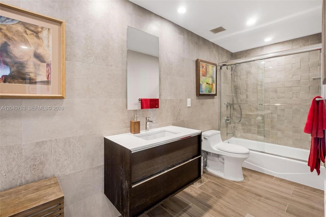 En Venta: $845,000 (2 camas, 2 baños, 1310 Pies cuadrados)