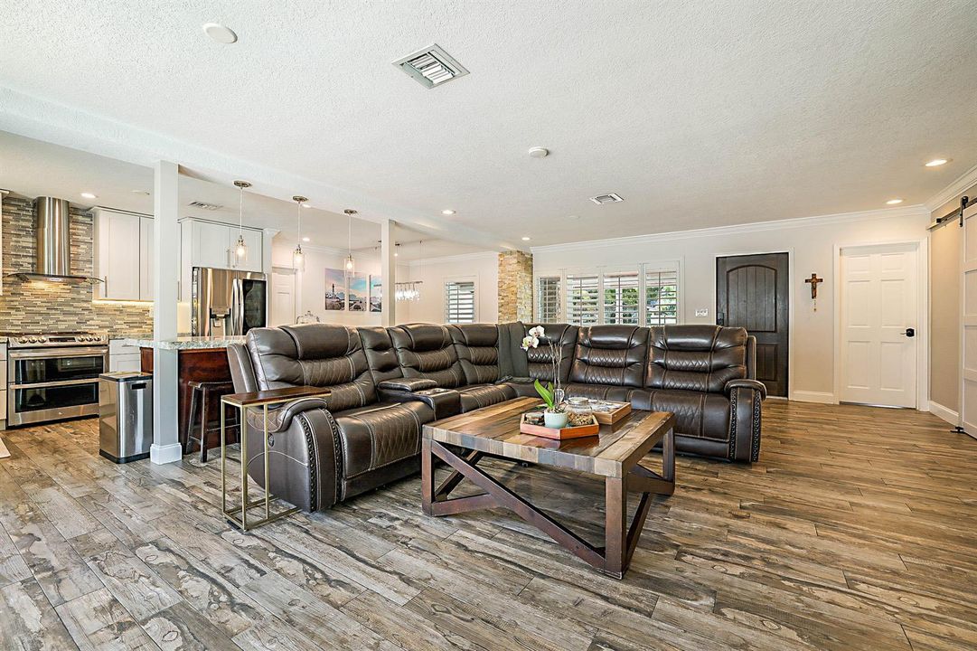 2620 NE 53rd St -7
