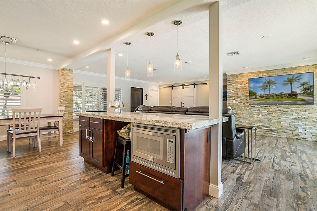2620 NE 53rd St -19