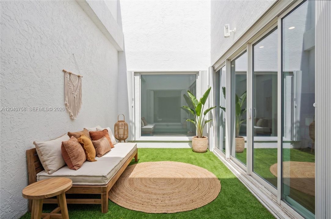 For Sale: $1,995,000 (3 beds, 3 baths, 3780 Square Feet)