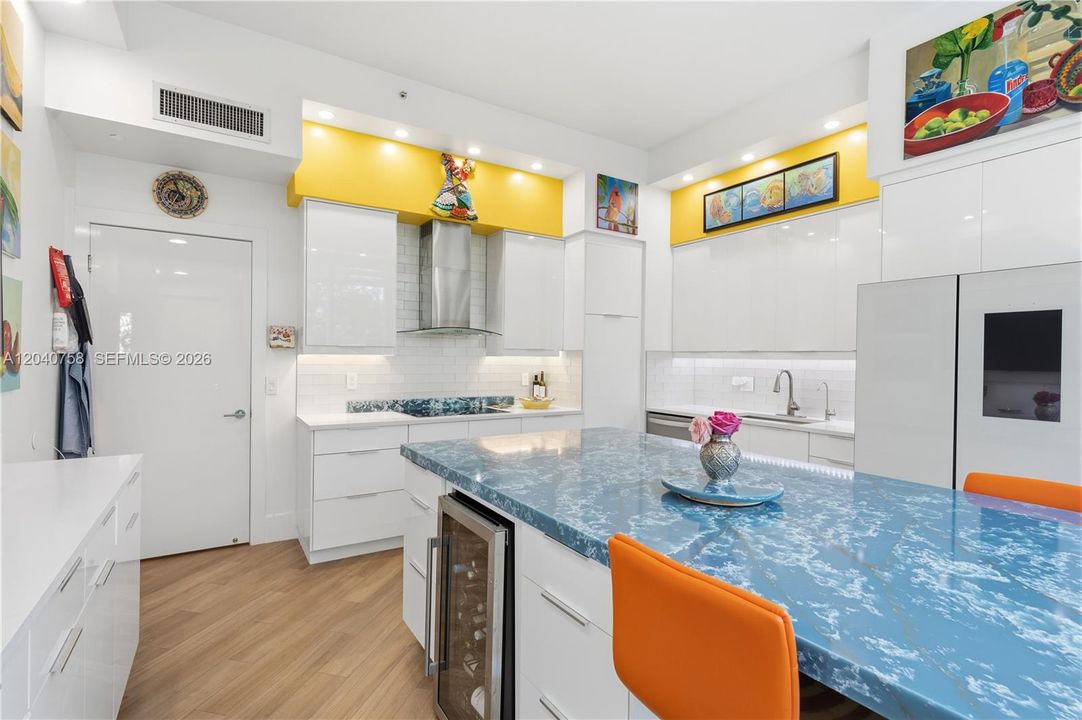 For Sale: $1,995,000 (3 beds, 3 baths, 3780 Square Feet)