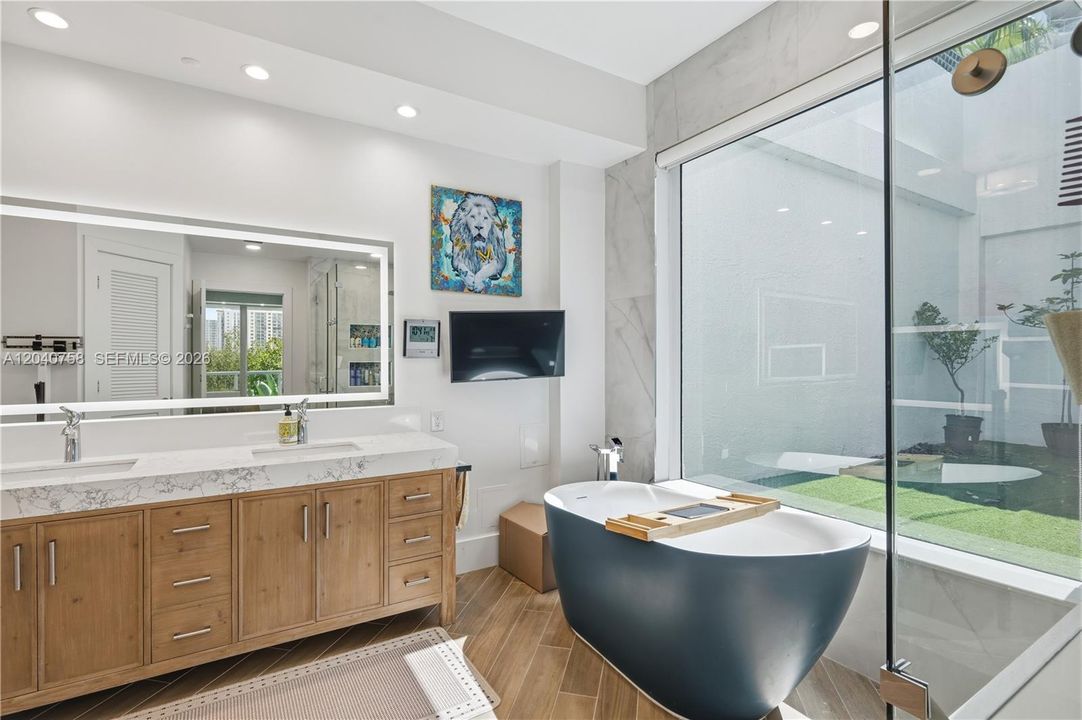 For Sale: $1,995,000 (3 beds, 3 baths, 3780 Square Feet)
