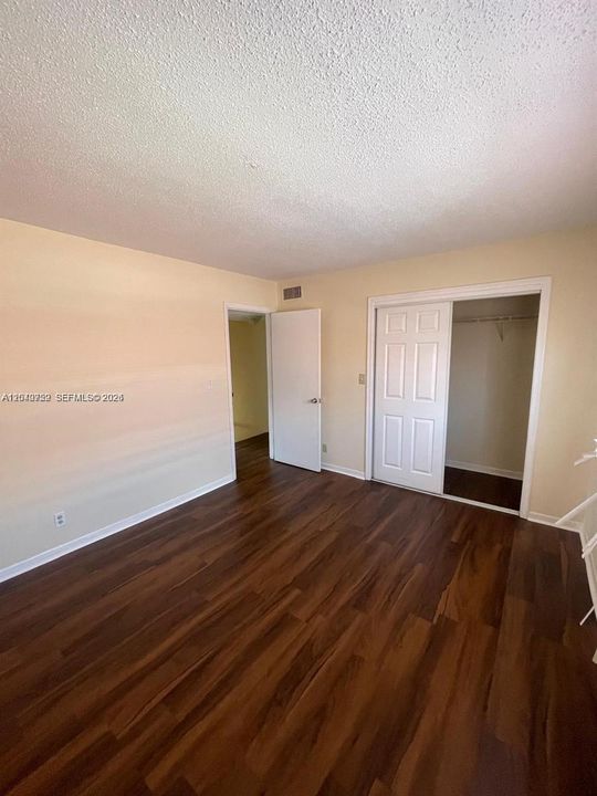 For Rent: $1,900 (2 beds, 1 baths, 940 Square Feet)