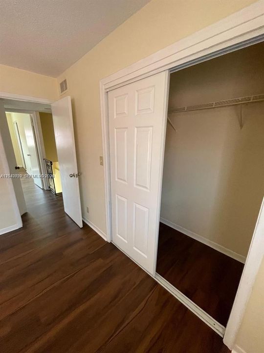 For Rent: $1,900 (2 beds, 1 baths, 940 Square Feet)