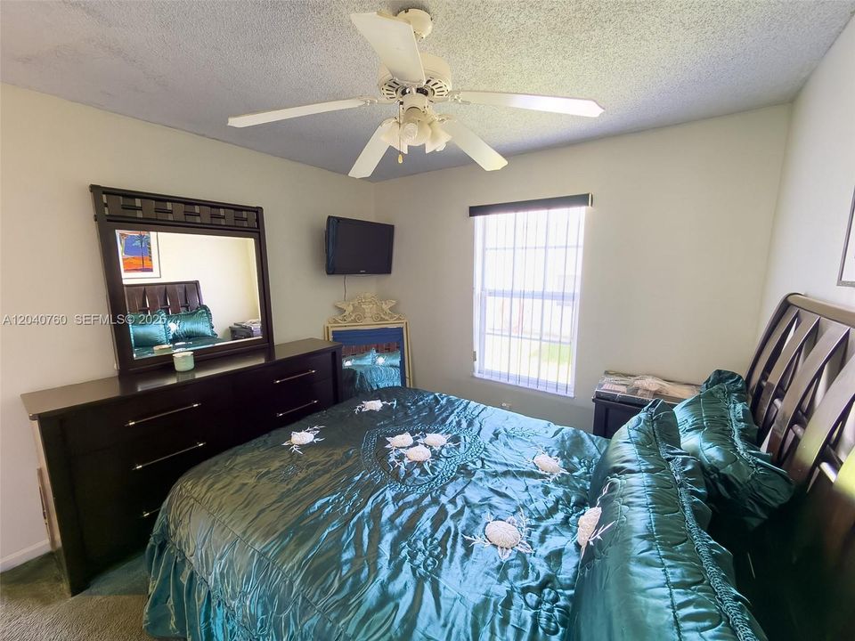 For Sale: $579,000 (4 beds, 2 baths, 1464 Square Feet)