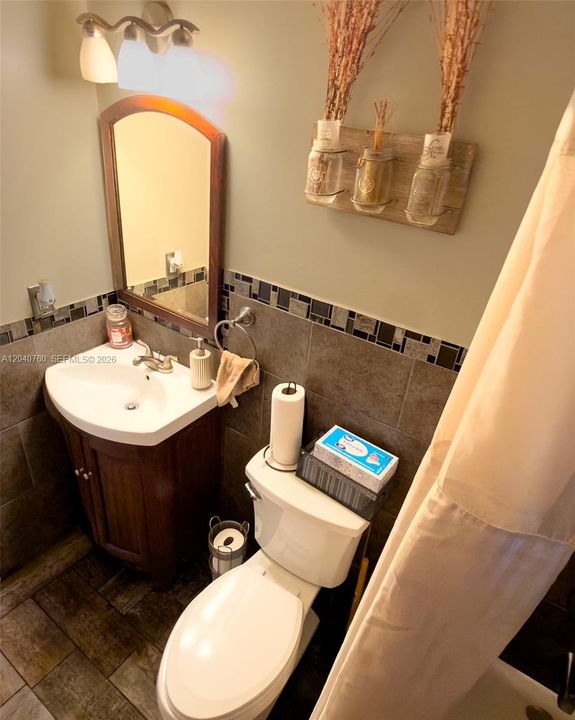 For Sale: $579,000 (4 beds, 2 baths, 1464 Square Feet)