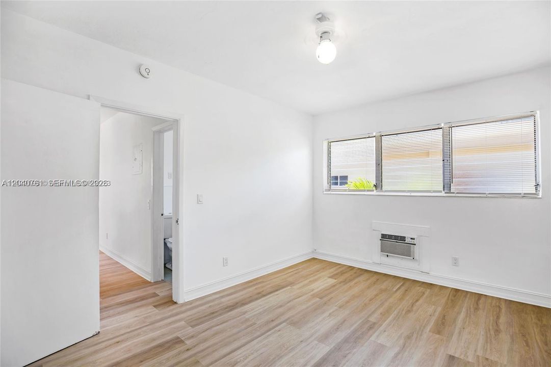 For Rent: $1,900 (1 beds, 1 baths, 715 Square Feet)