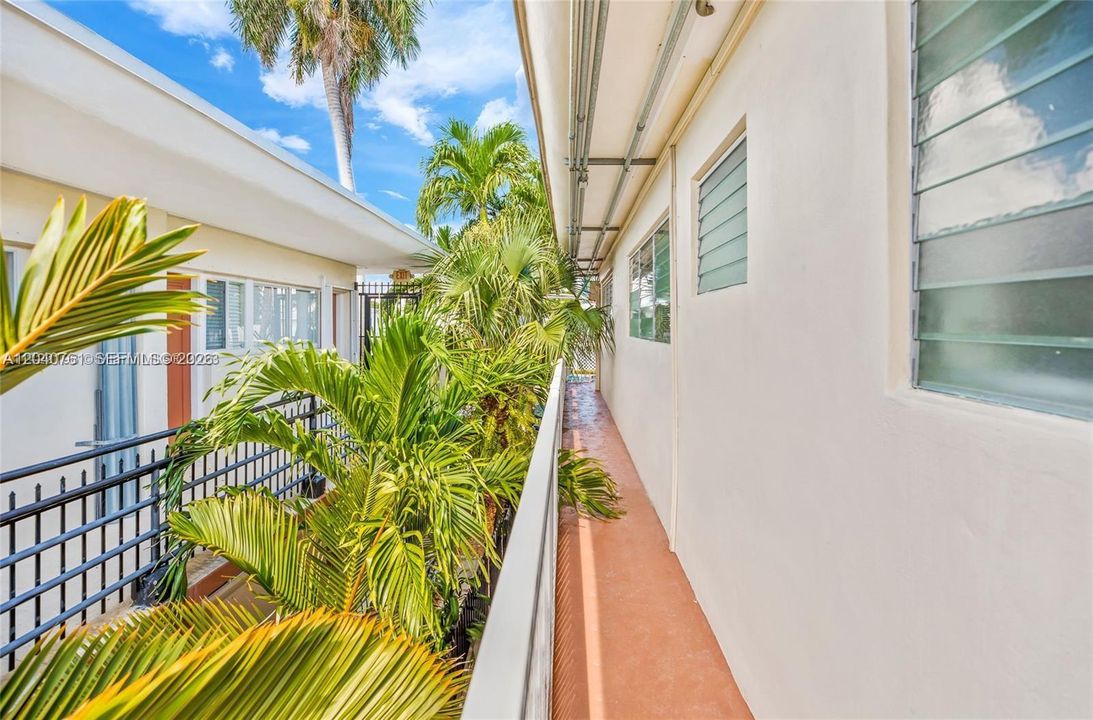 For Rent: $1,900 (1 beds, 1 baths, 715 Square Feet)