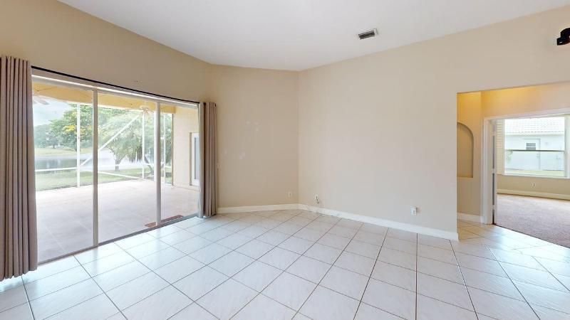 895-SW-Lake-Charles-Circle-Dining-Room 2