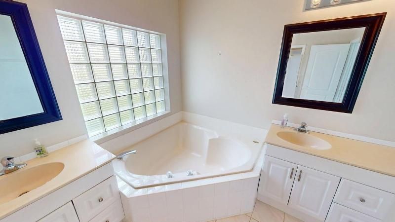 895-SW-Lake-Charles-Circle-06122026_1230