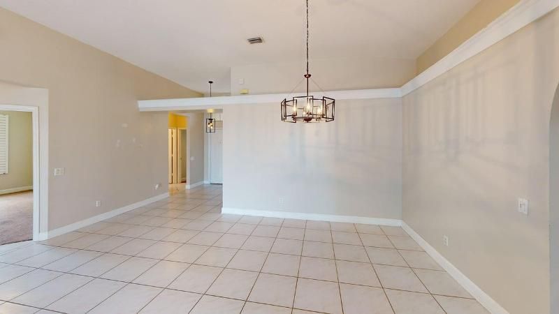 895-SW-Lake-Charles-Circle-Dining-Room 1