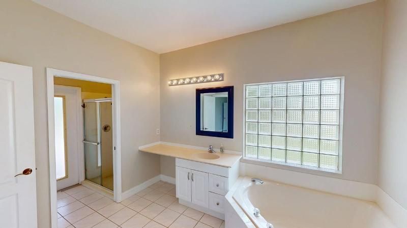 895-SW-Lake-Charles-Circle-06122026_1230