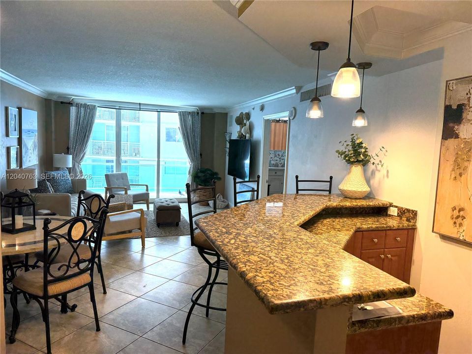 For Rent: $3,000 (1 beds, 1 baths, 808 Square Feet)