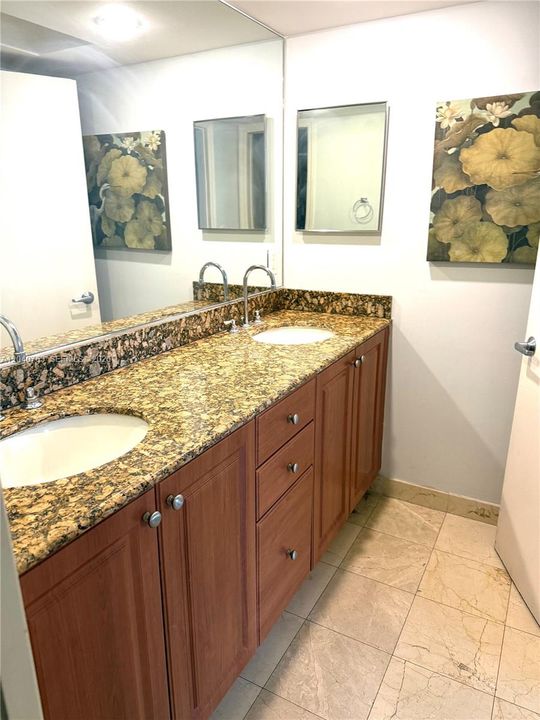 For Rent: $3,000 (1 beds, 1 baths, 808 Square Feet)