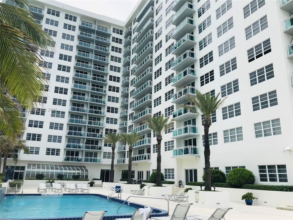 For Rent: $3,000 (1 beds, 1 baths, 808 Square Feet)