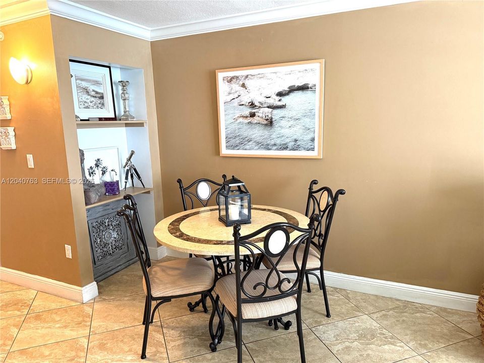 For Rent: $3,000 (1 beds, 1 baths, 808 Square Feet)