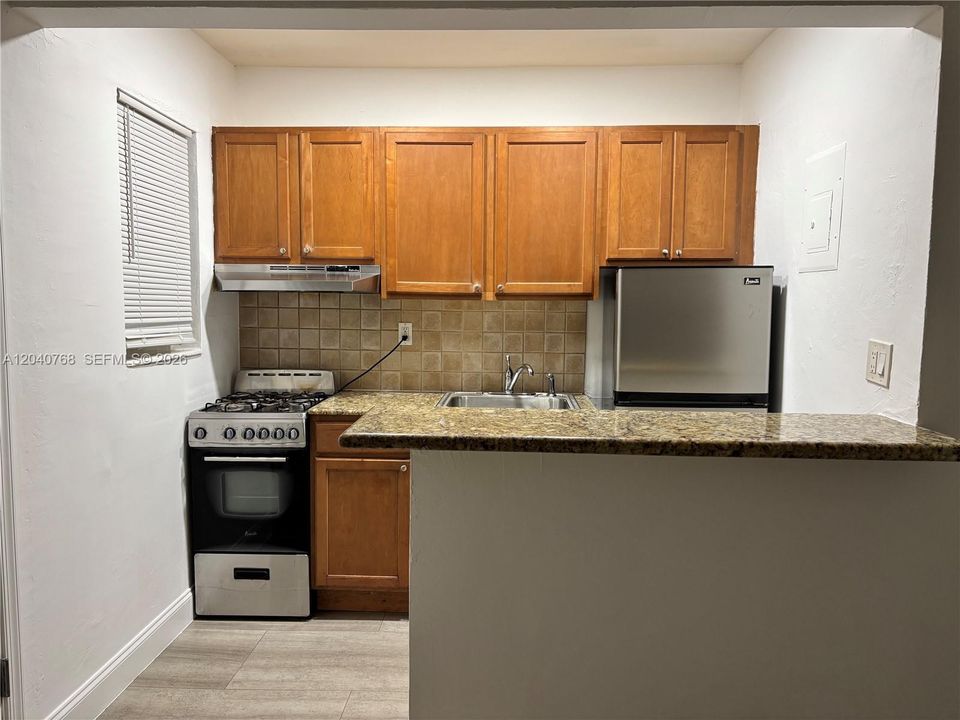 For Rent: $1,800 (1 beds, 1 baths, 410 Square Feet)